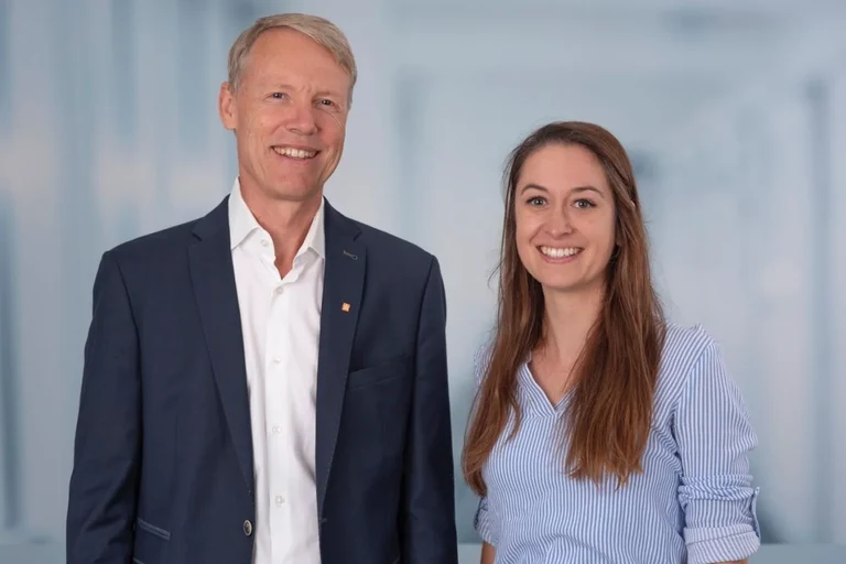 Prof. Dr. Gunther Hartmann und Dr. Christine Wübben vom Institut für Klinische Chemie und Klinische Pharmakologie -Immunologie in Translation- des Universitätsklinikums Bonn haben einen neuartigen RIG-I Ligand entwickelt.