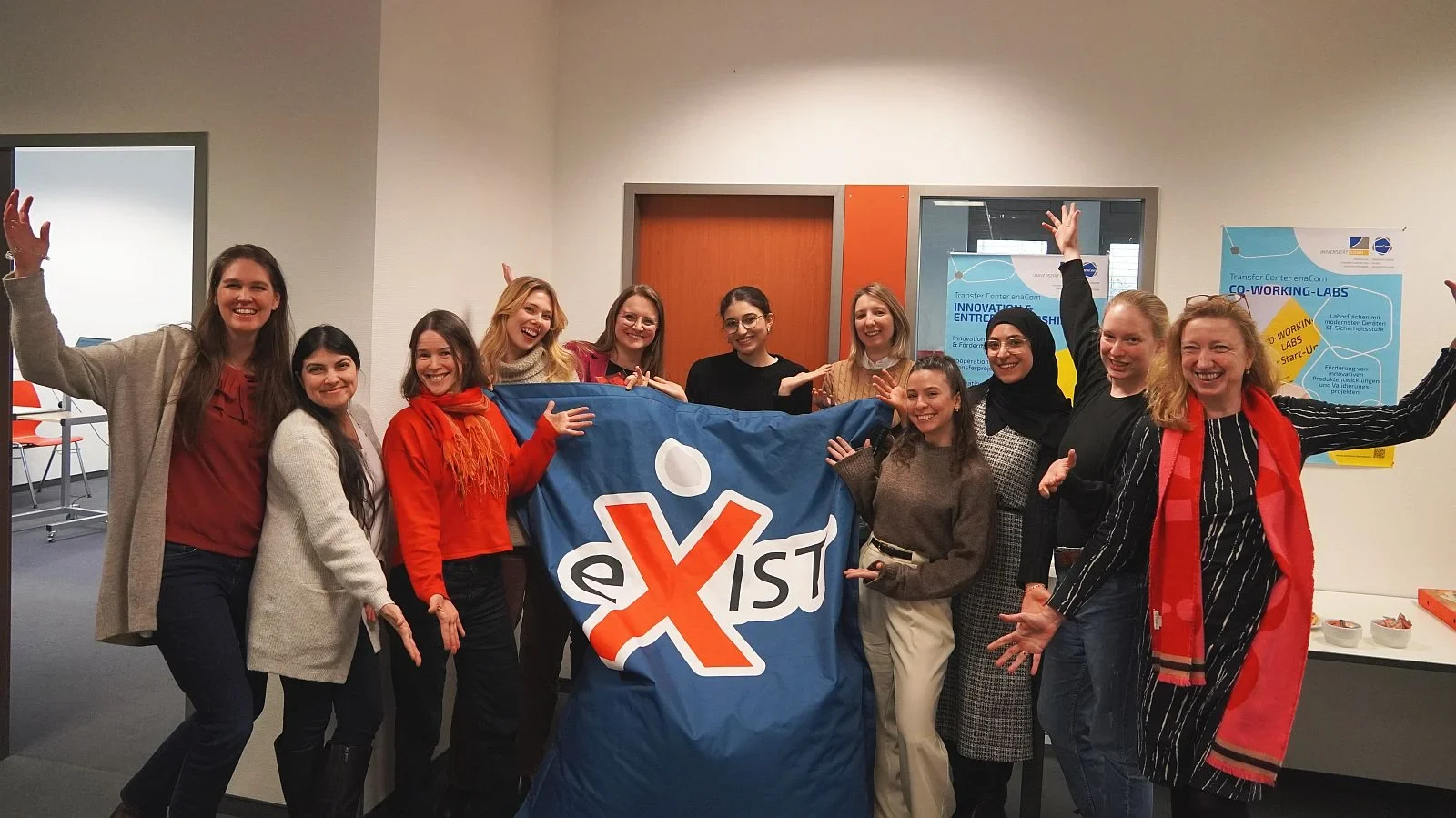 Die neuen EXIST Women Stipendiatinnen mit Anna Villwock und Sandra Speer vom Transfer Center enaCom