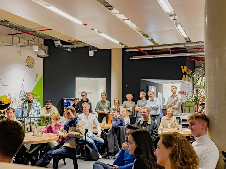 Interessierte Zuhörer*innen