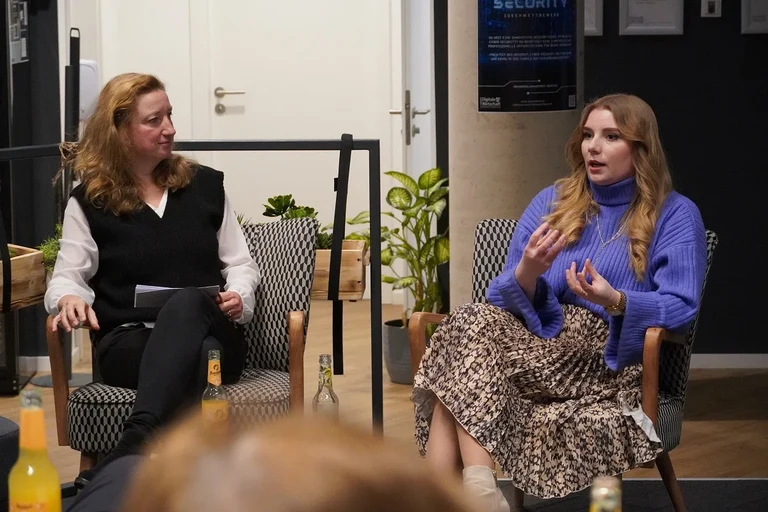 Madeleine Heuts beim Gründungsstammtisch