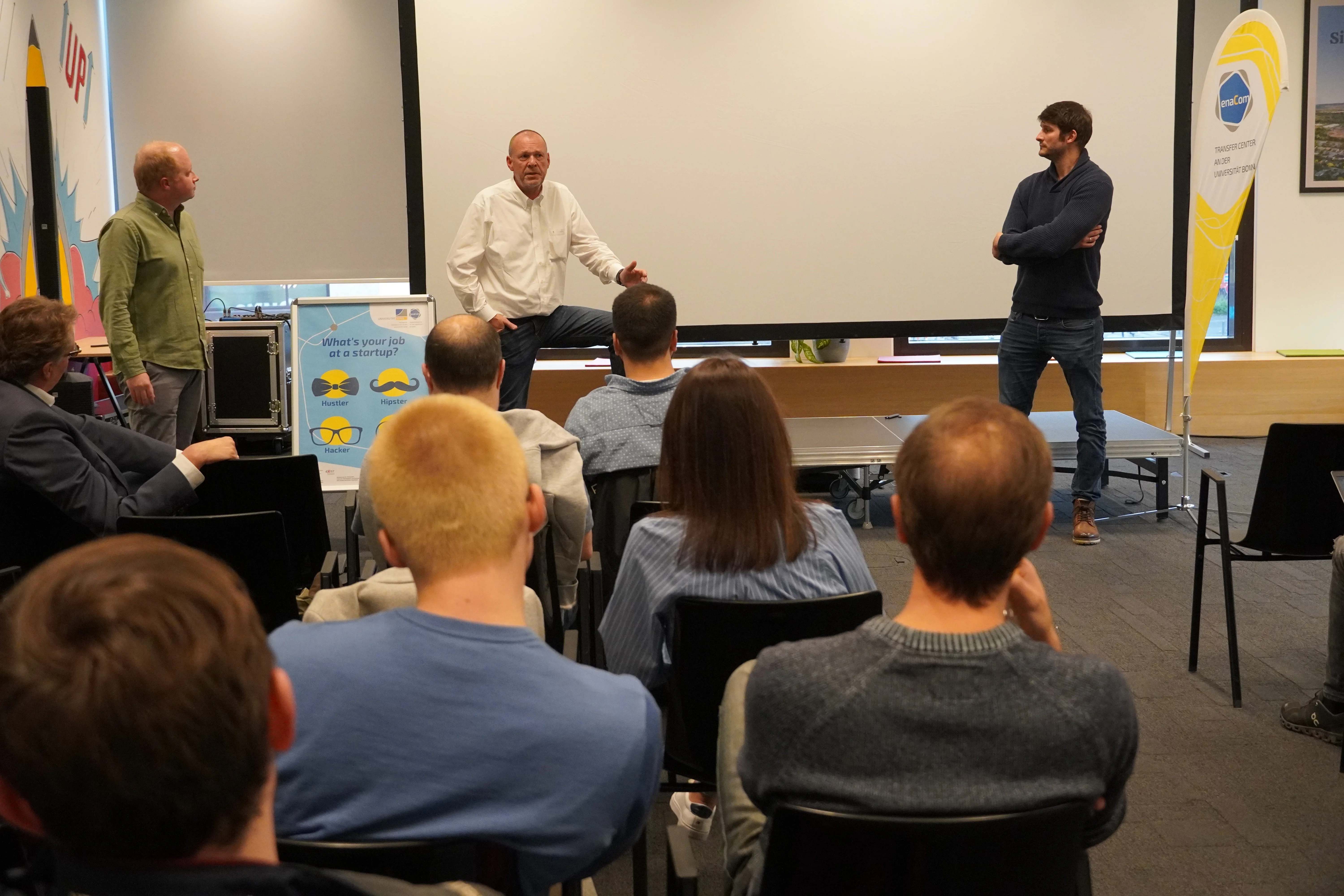 Die Unternehmer stellen sich den Fragen der Student*innen