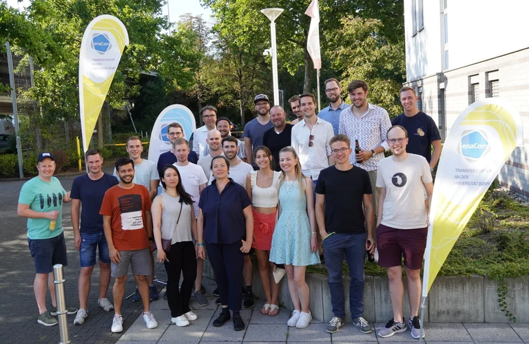 Teilnehmende, Start-ups und enaCom-Berater auf der Startup Summer School.