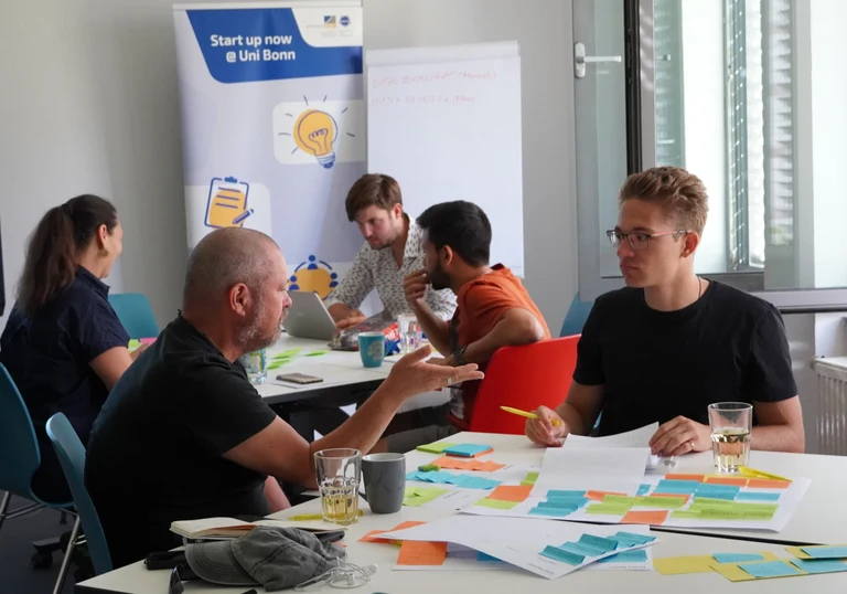 Summer School heißt auch viel Teamarbeit für die Teilnehmenden.