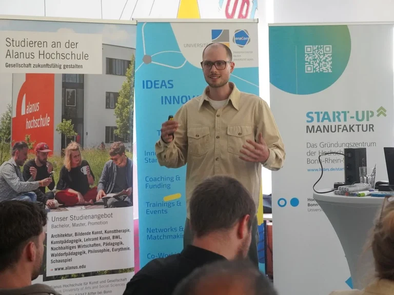 Impulsvortrag von  Jonathan Kümmerle, Gründer von Vemo Logistik