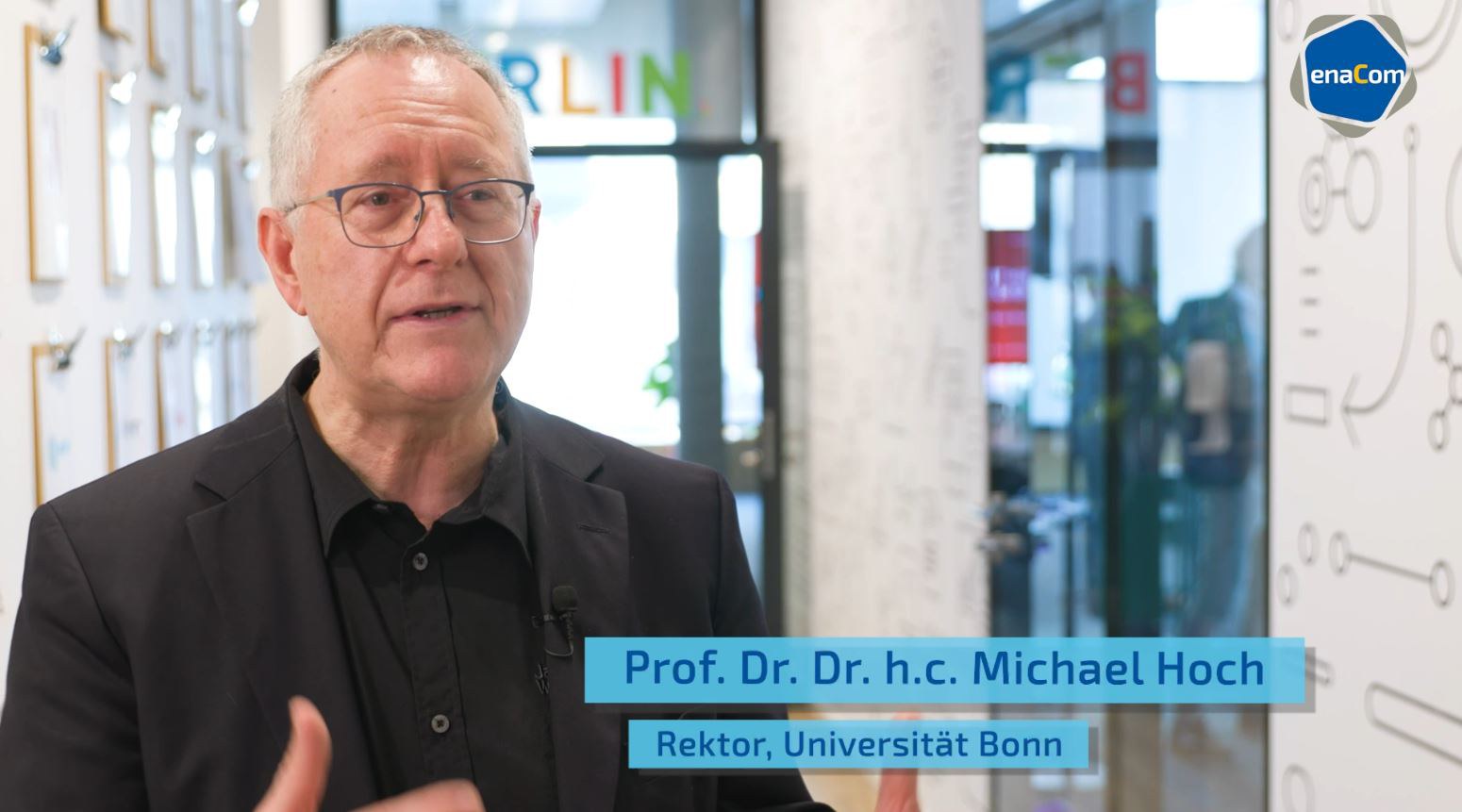 Rektor Prof. Dr. Dr. h.c. Michael Hoch im Interview - Szene aus dem Video