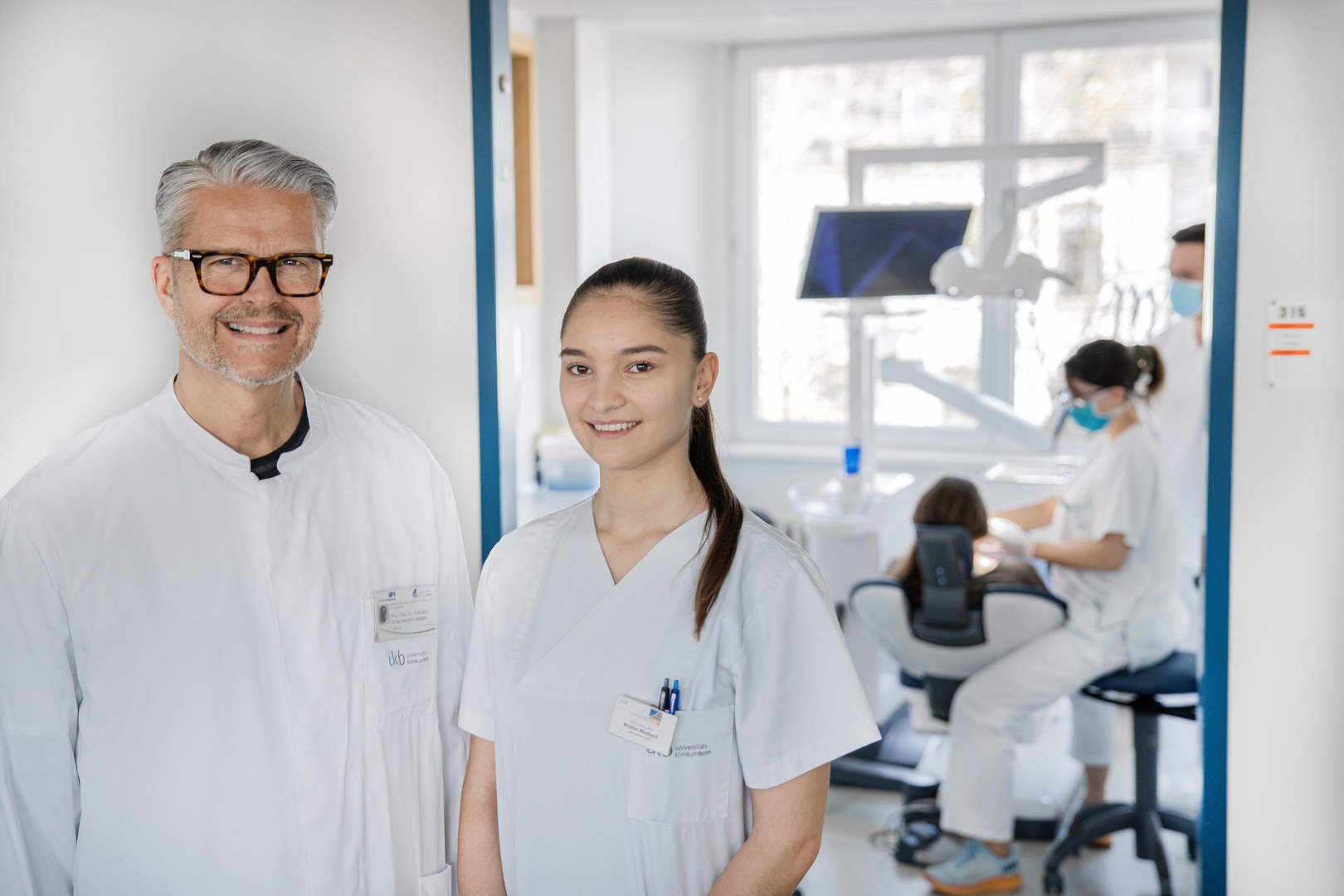 Zahnmedizinische Behandlung mit Qualitätskontrolle und individueller Betreuung: