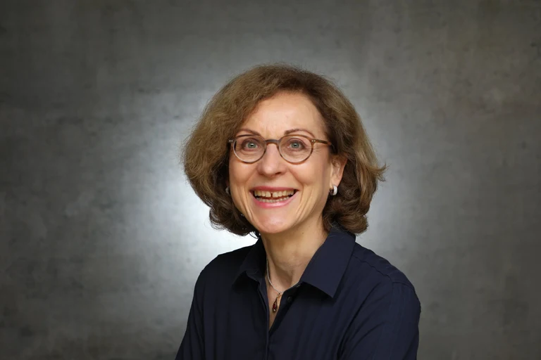 Prof. Christa Müller,