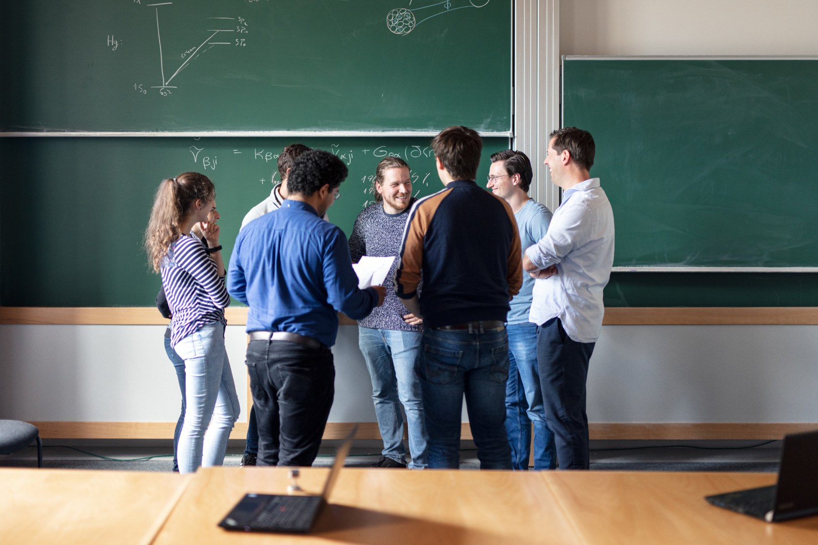 Ein Team des Physikalischen Instituts der Universität Bonn, wo das neue Projekt „QuantumGuide“ koordiniert wird.