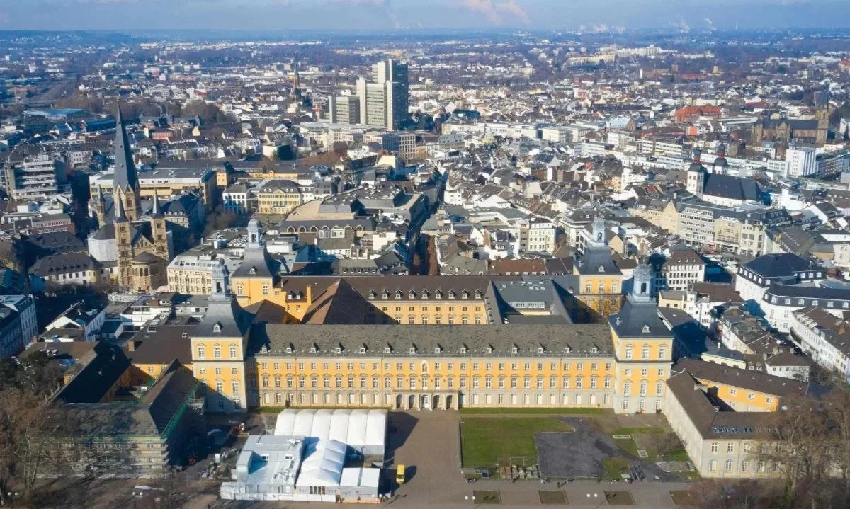 Das Universitätshauptgebäude: