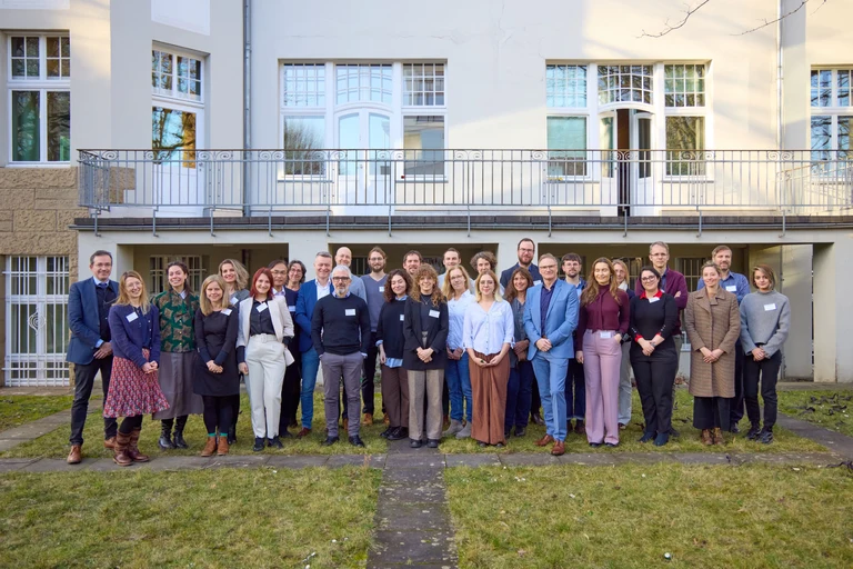 Prorektor Prof. Dr. Andreas Zimmer und Prof. Dr. Dirk Lanzerath (DRZE)