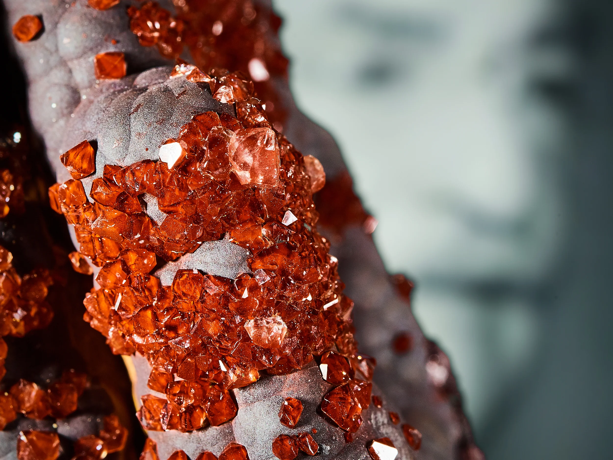 Eisenkiesel auf Hämatit