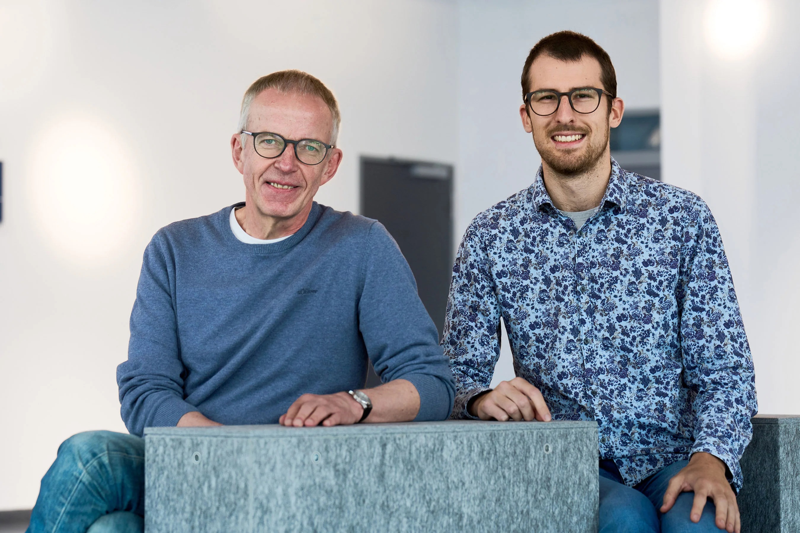 Prof. Dr. Jürgen Bajorath und Doktorand Jannik P. Roth