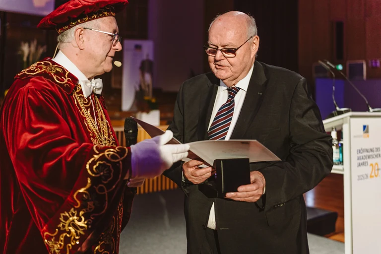 Universitätsmedaille für Wolfgang Löwer