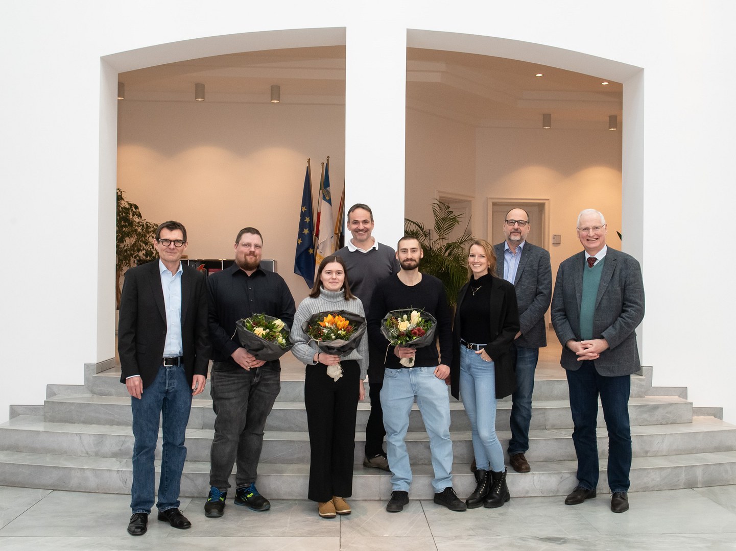 Die Universität Bonn ehrt vier Auszubildende, die ihre Ausbildung als Jahrgangsbeste abgeschlossen haben