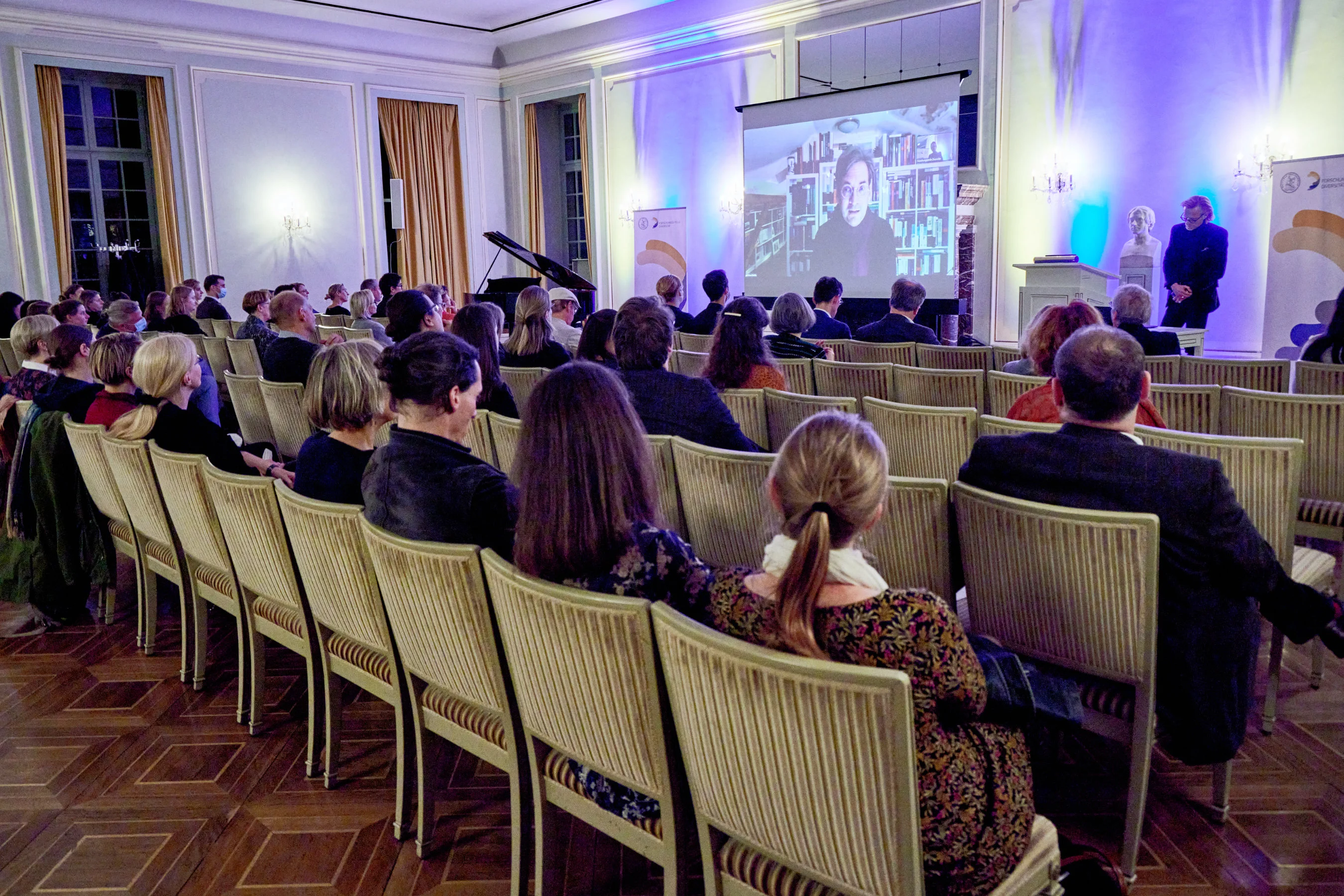 Die Veranstaltung im Festsaal fand in Präsenz statt.