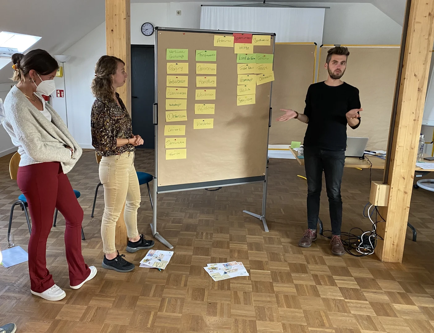 Studierende der Uni Bonn stellen Ideen für neue Hochschulbildung vor.