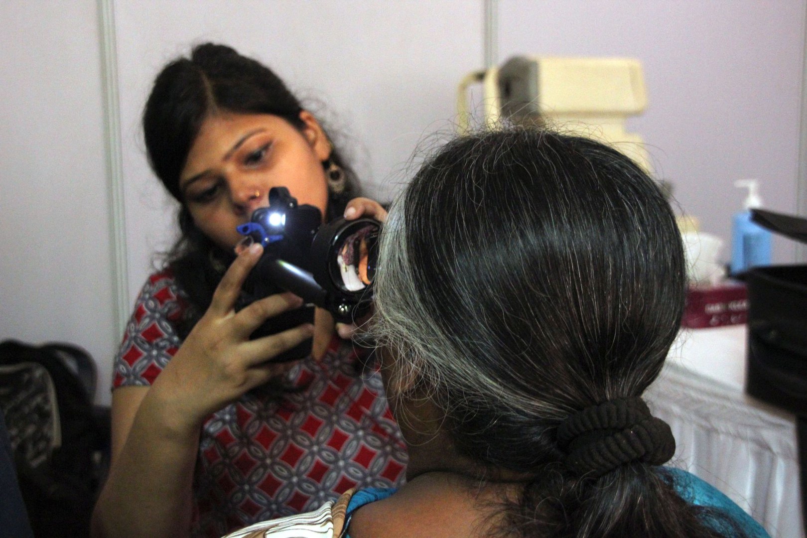 Smartphone-basiertes, telemedizinisches Screening-Programm in Indien: