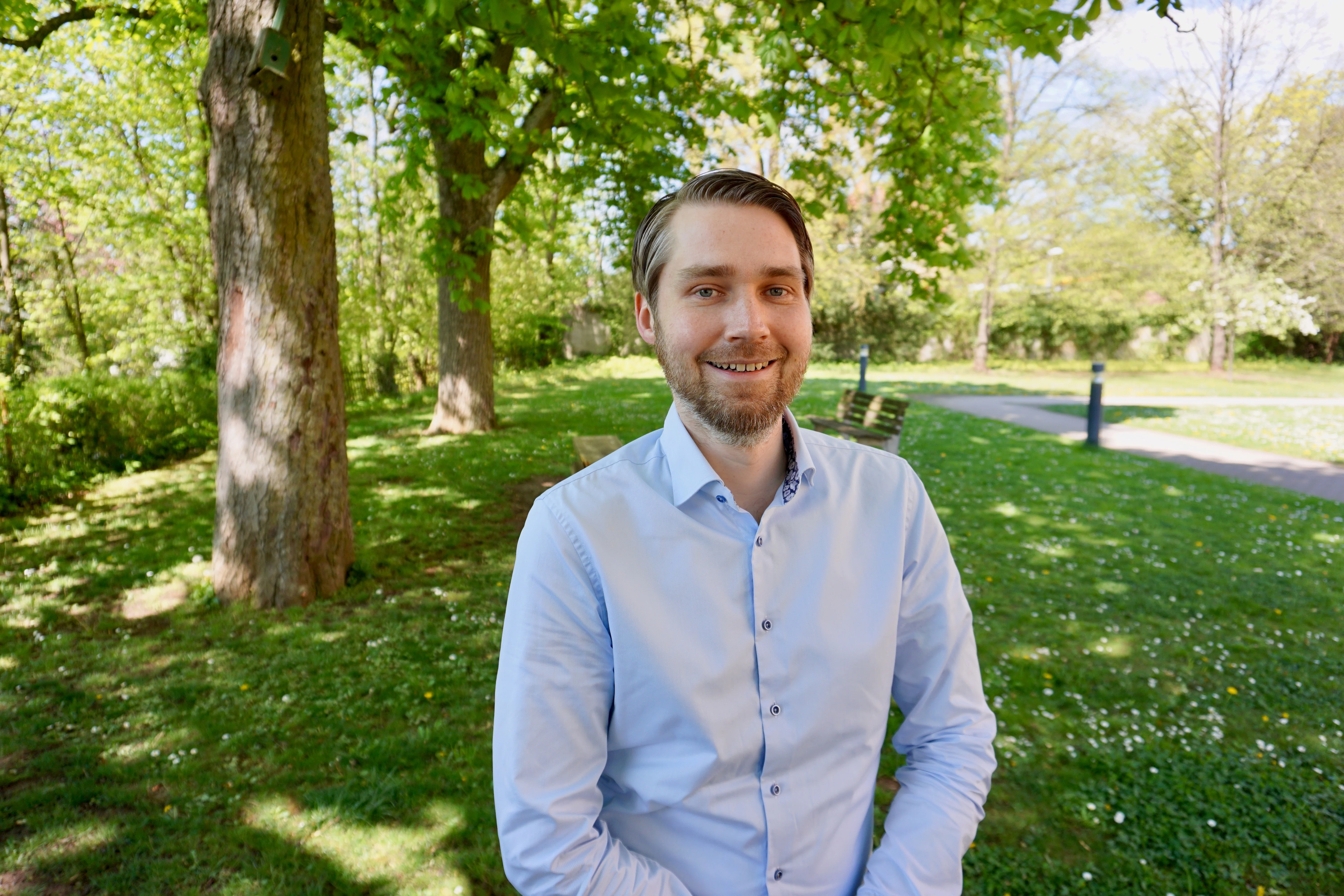 Studienleiter Prof. Dr. Nils Kroemer, der am Universitätsklinikum Tübingen im Bereich Translationale Psychiatrie der Klinik für Psychiatrie und Psychotherapie und seit 2022 als Professor für Medizinische Psychologie an der Klinik für Psychiatrie und Psychotherapie am Universitätsklinikum Bonn tätig ist.