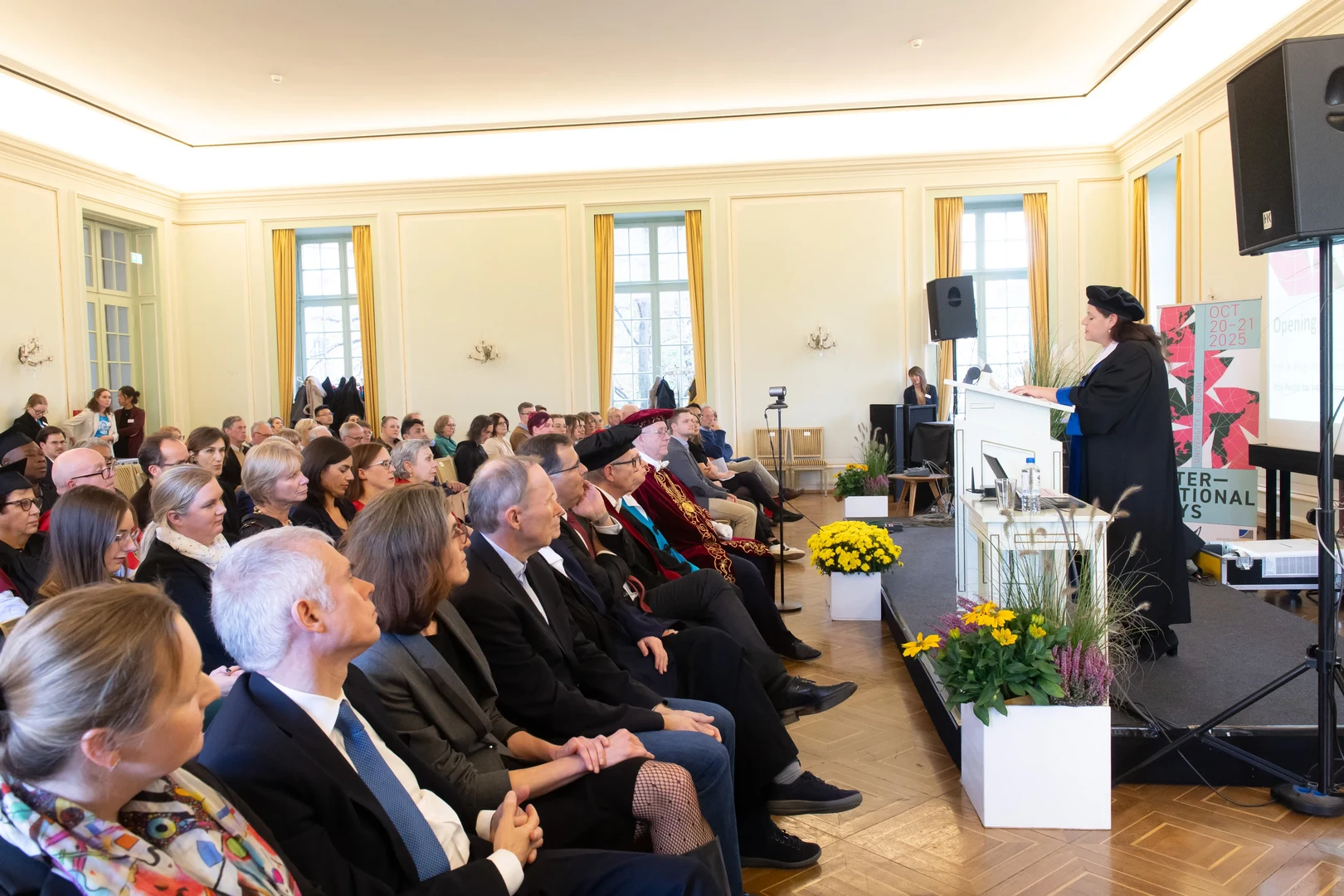 Im Beisein zahlreicher Vertreterinnen und Vertreter der