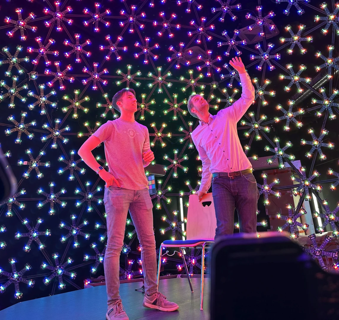 Forschende der Universität Bonn richten die Lightstage ein