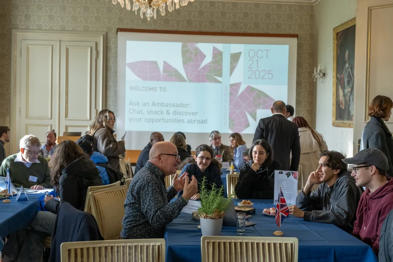 Großer Andrang herrschte bei der Veranstaltung "Ask an Ambassador":