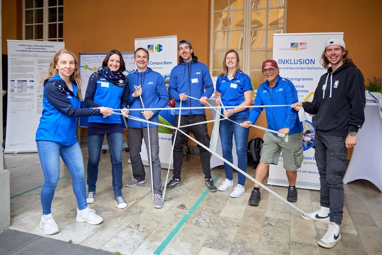 Präsentierten sich beim „Markt der Möglichkeiten“ im Arkadenhof: