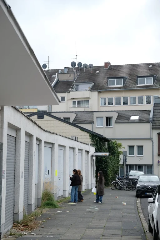 Studierende erkunden das Areal