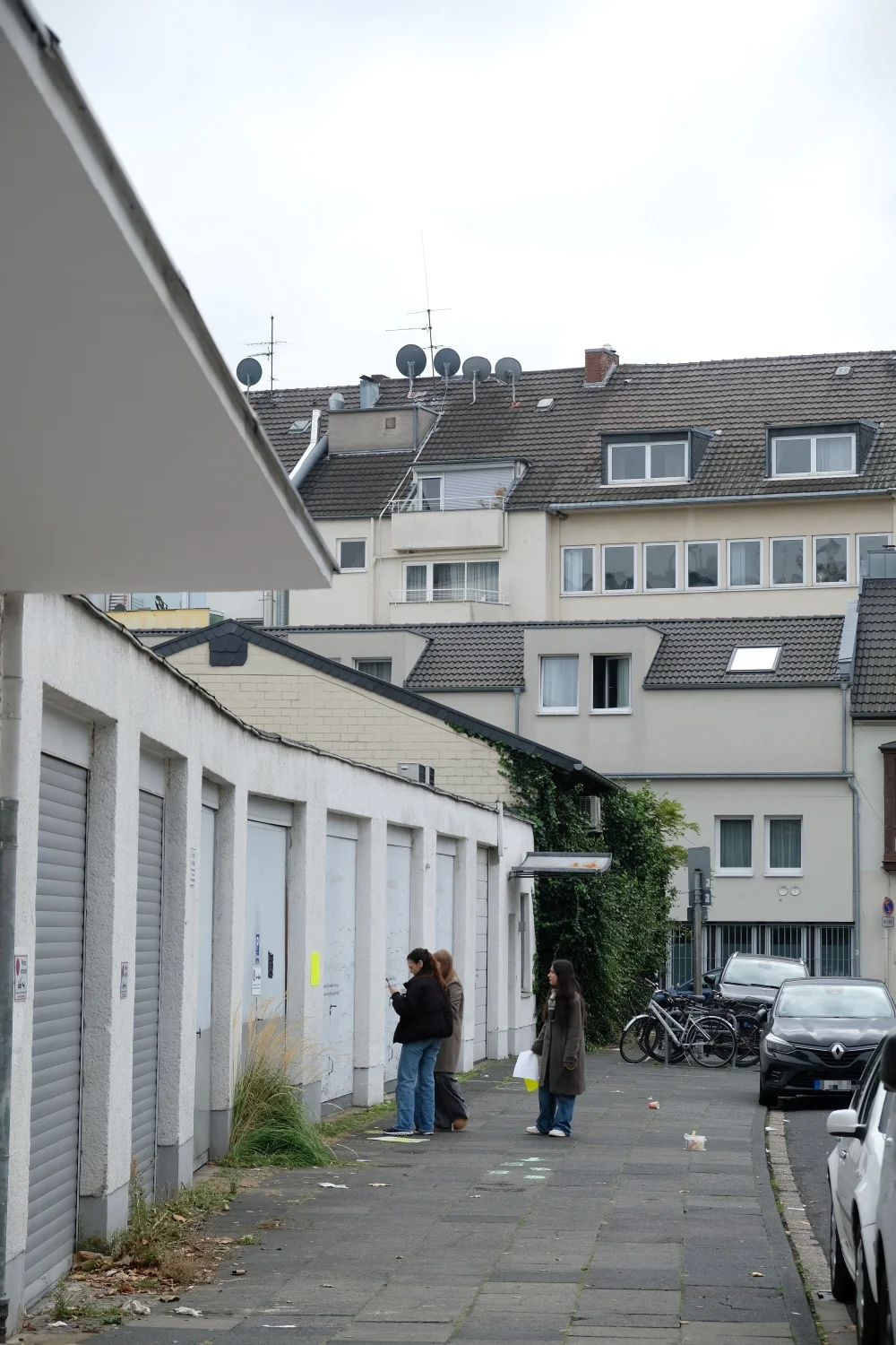 Studierende erkunden das Areal