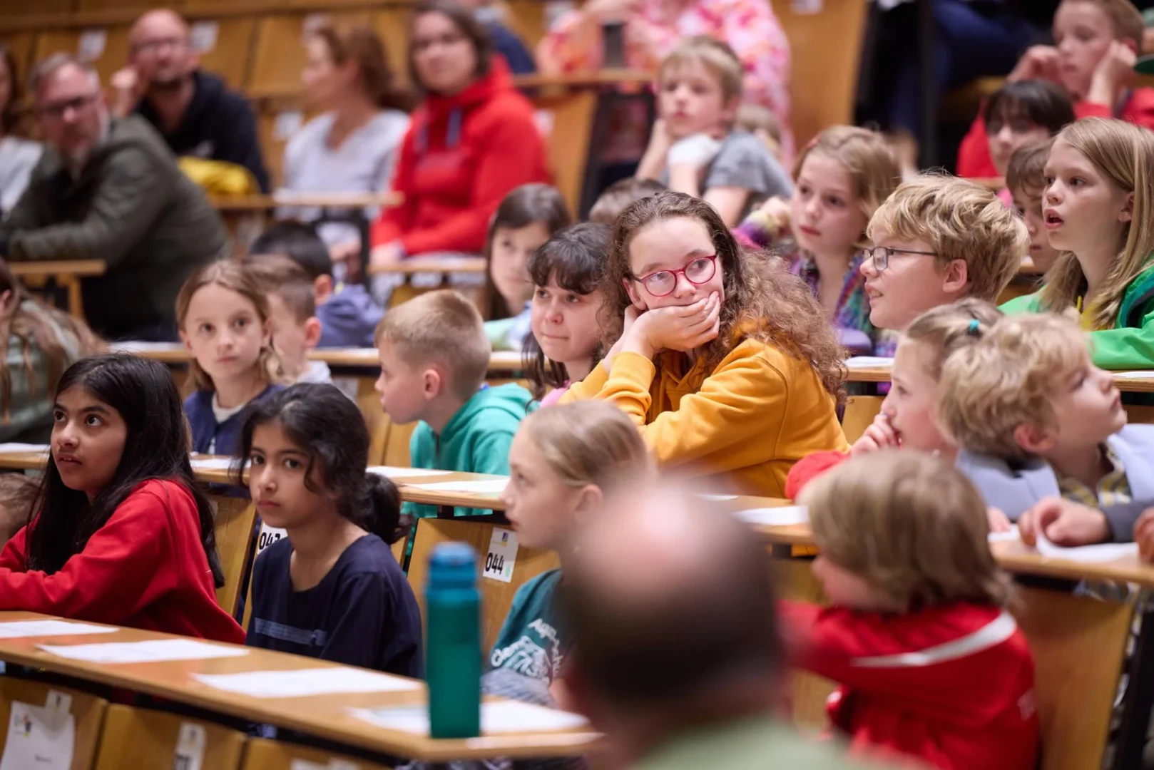 Volle Reihen im Wolfgang-Paul-Hörsaal