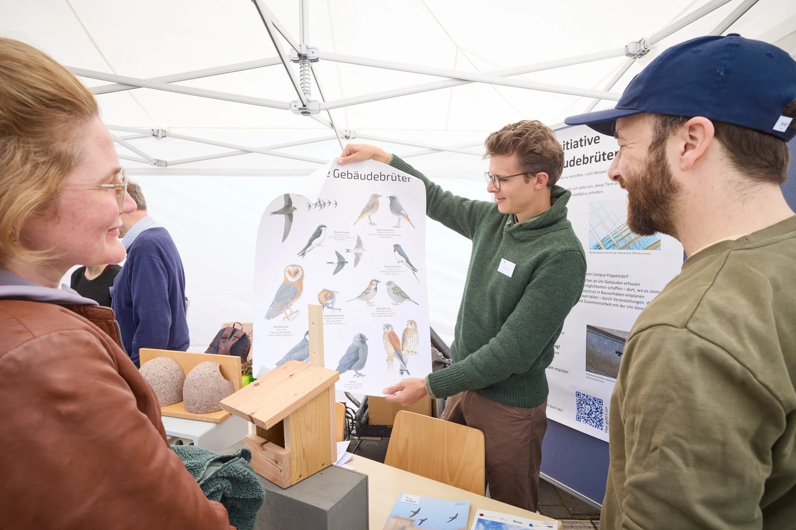 Die „Initiative Gebäudebrüter“ will Gebäudebrüter wie Mauersegler, Zwergfledermäuse und Mauerbienen an Uni-Gebäuden erfassen und ihre Nist- und Ruheplätze schützen.
