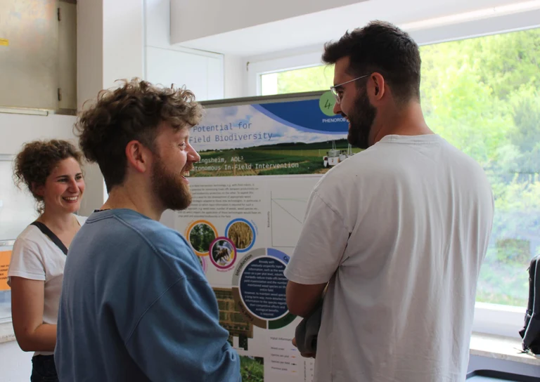 Bei der ersten PhenoRob-Karrieremesse können Studierende, Promovierende und Absolvent*innen ihr berufliches Netzwerk erweitern.