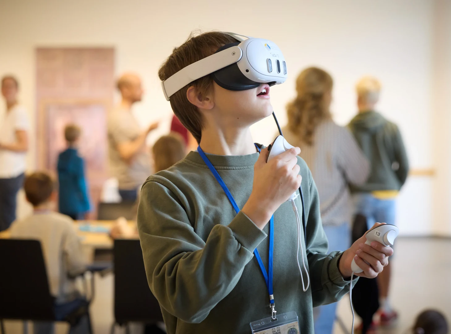 KONTRAST, die transdisziplinären Forschungsstelle für Bildung in pluraler Gesellschaft lud die Kinder ein, u.a. mit einer VR-Brille das antike Rom und die Synagoge von Ostia zu besichtigen.