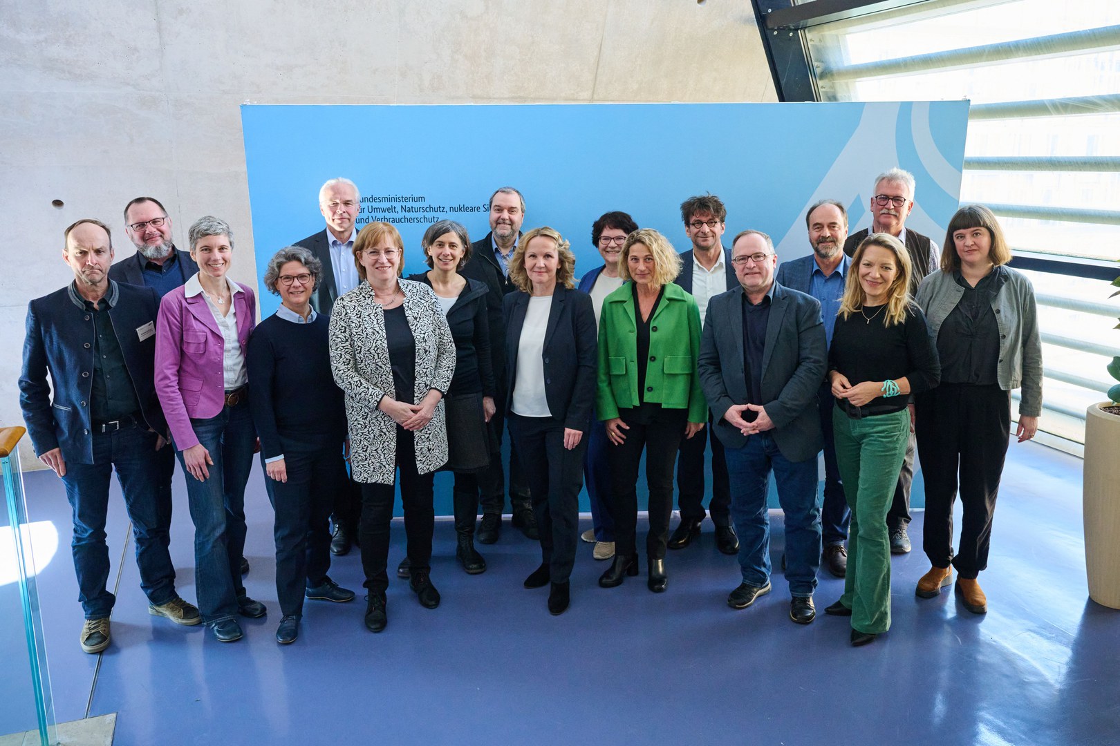 Bundesumweltministerin Steffi Lemke hat heute in Berlin 16 hochkarätige  Wissenschaftlerinnen und Wissenschaftler in den Wissenschaftlichen Beirat für Natürlichen Klimaschutz (WBNK) berufen.