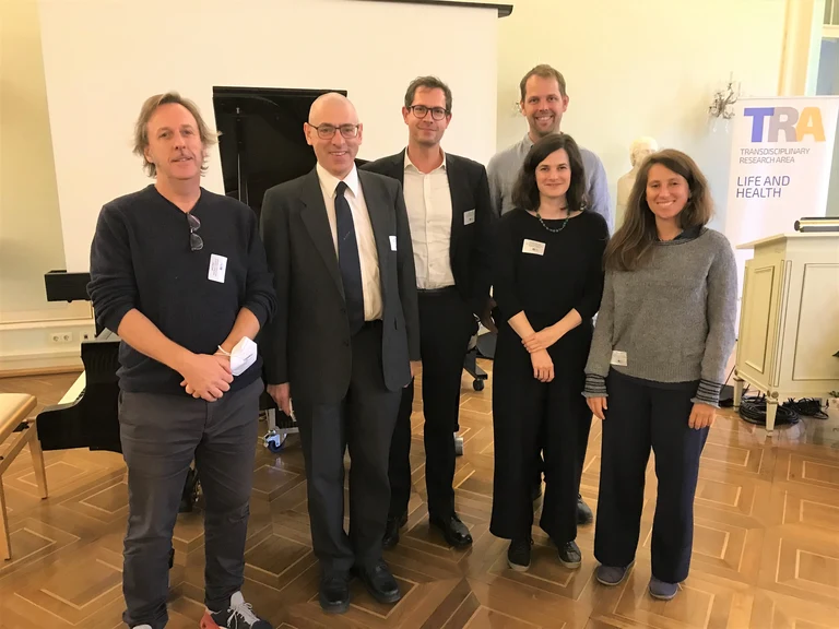 Die Redner:innen des Symposiums „Circuits for Survival“ (v.l.): Jason Kerr vom Max-Planck-Institut für Neurobiologie des Verhaltens (Bonn), Peter Dayan vom Max-Planck-Institut für biologische Kybernetik (Tübingen), Dominik Bach (Transdisziplinärer Forschungsbereich „Leben und Gesundheit, Universität Bonn), Benjamin Grewe von der ETH Zürich (Schweiz), Vanessa Stempel vom Max-Planck-Institut für Hirnforschung (Frankfurt) und Bianca A. Silva vom Consiglio Nazionale di Ricerche (Italien).