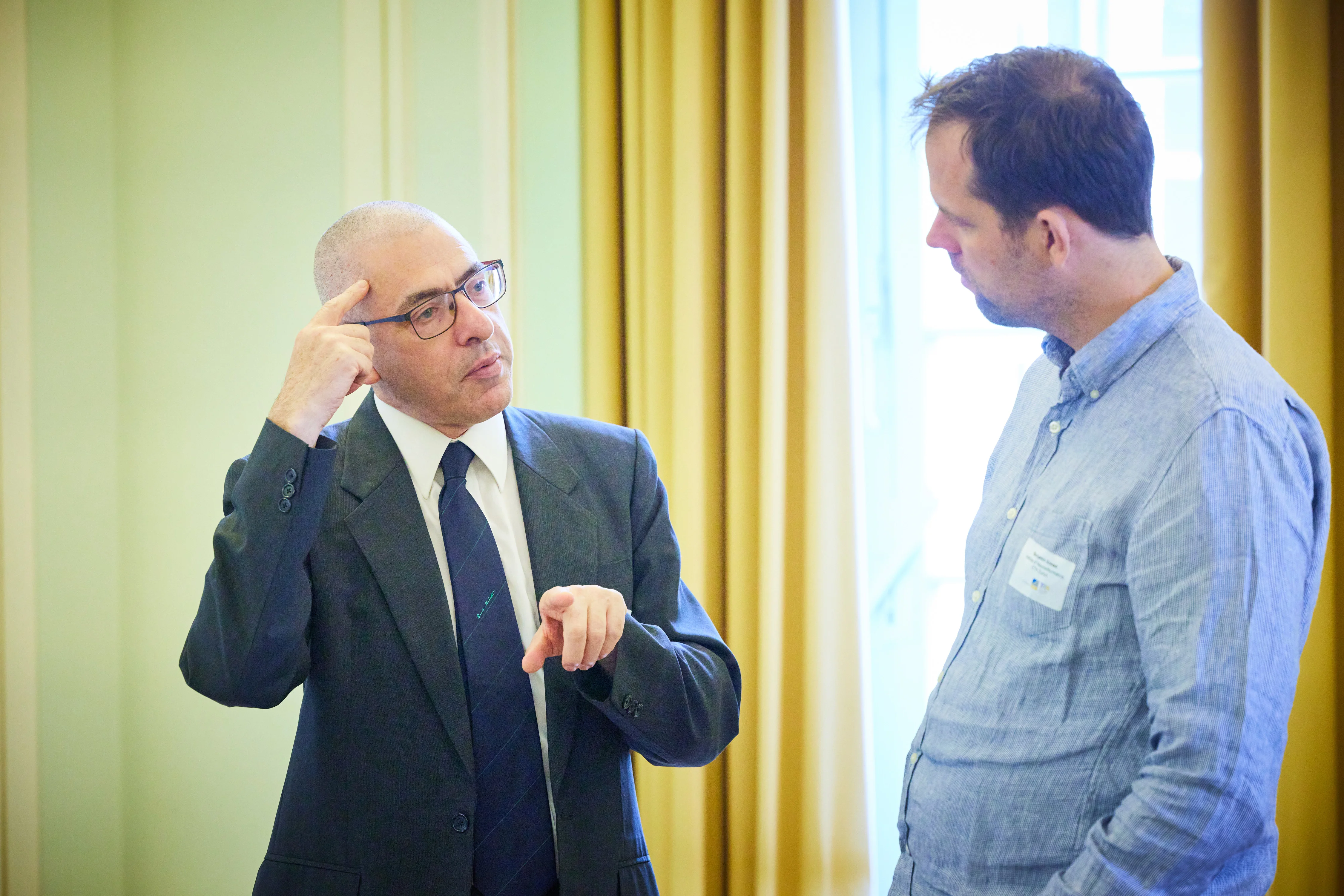 Im Gespräch: Peter Dayan vom Max-Planck-Institut für biologische Kybernetik (Tübingen) und Benjamin Grewe von der ETH Zürich (Schweiz).