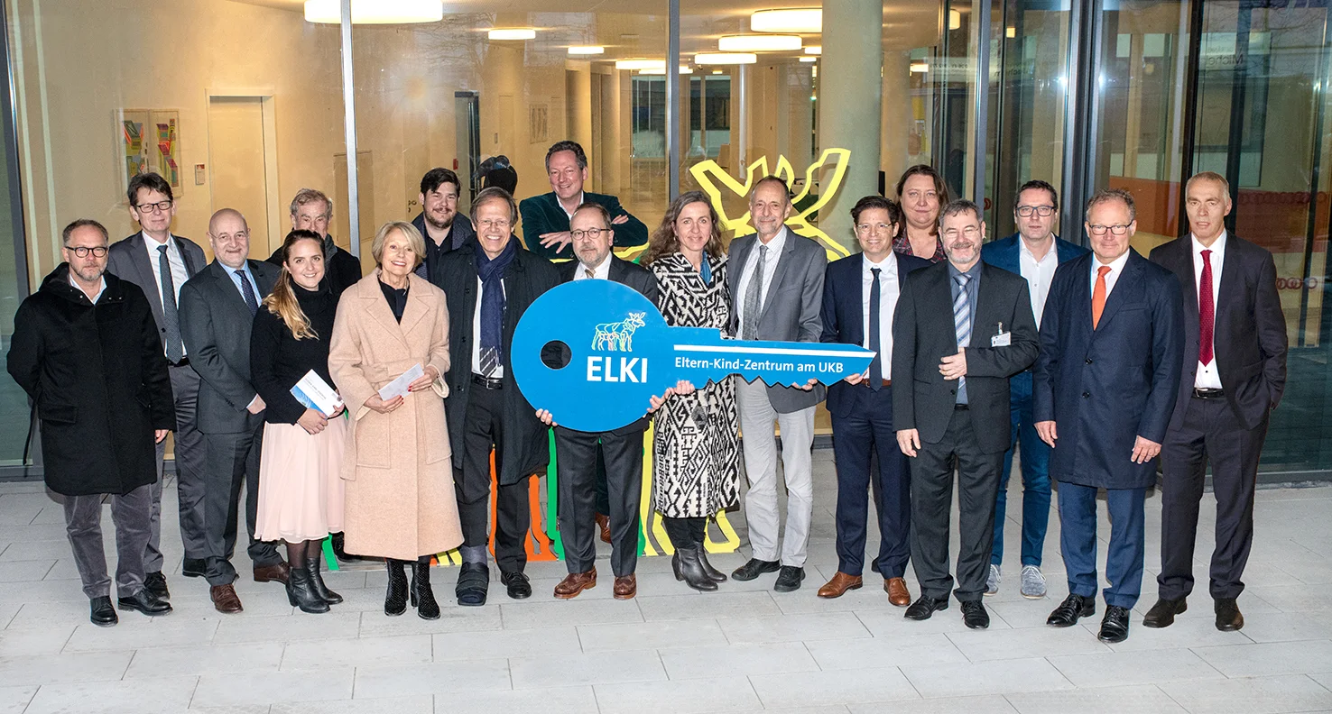 Schlüsselübergabe am Neubau des Eltern-Kind-Zentrums am UKB: