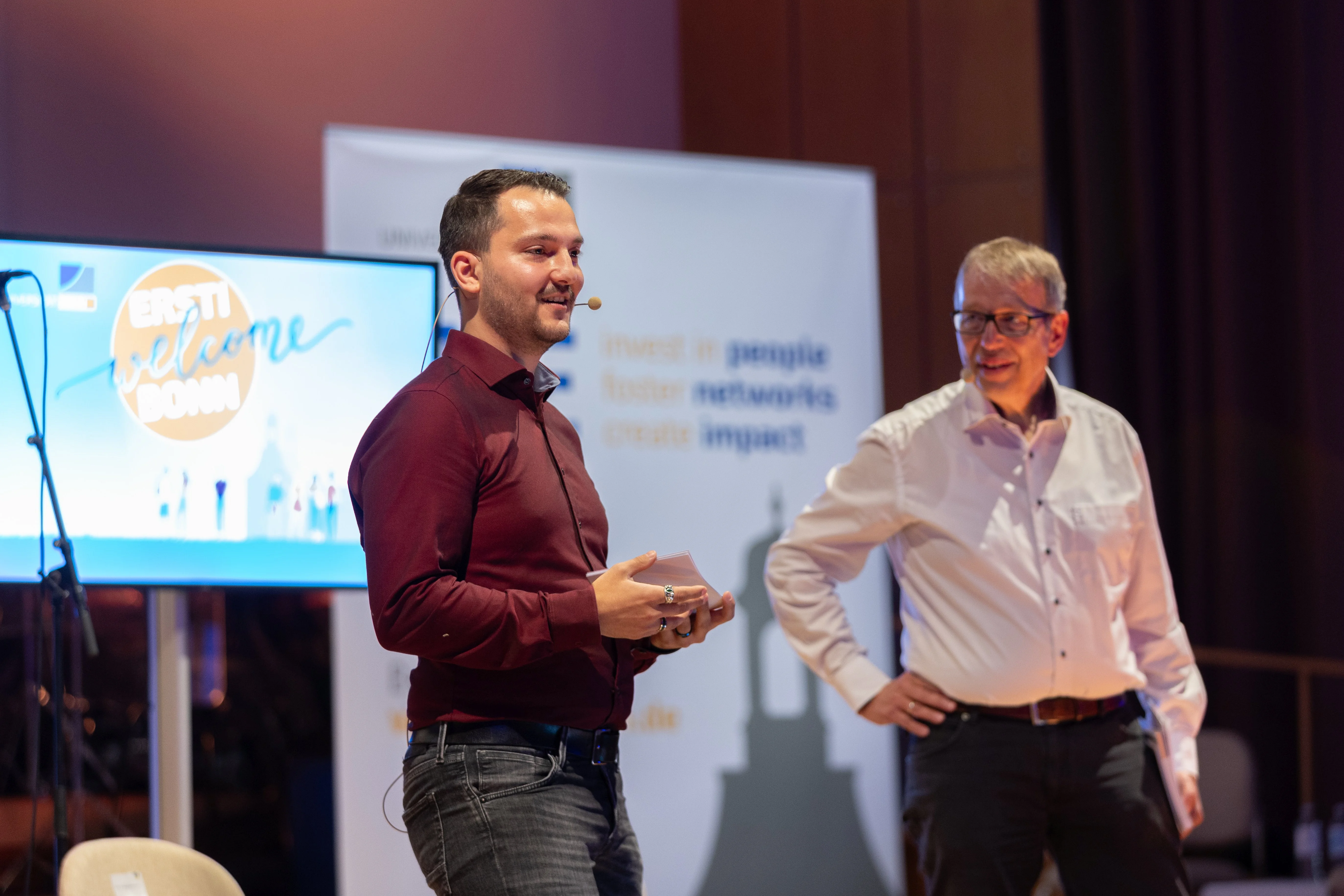 Die Erstis wurden von Prorektor Klaus Sandmann und Sean Bonkowski (AstA) begrüßt.