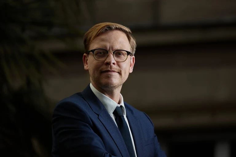 Philosoph Prof. Dr. Markus Gabriel von der Universität Bonn hat die deep-IN Academy for Deep Innovation gegründet, um mehr Ethik in die Geschäftswelt zu bringen.