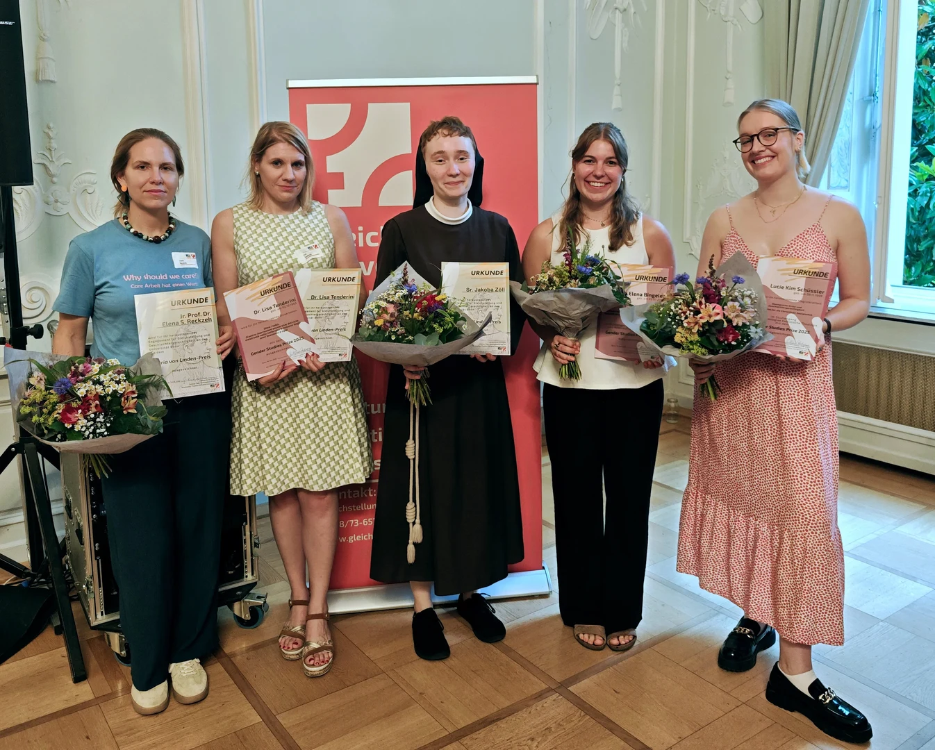 Wurden vom Gleichstellungsbüro ausgezeichnet (v.l.n.r.): Jr.-Prof. Elena Reckzeh, Dr. Lisa Tenderini, Schwester Jakoba Zöll, Martha Bingeler, Lucie Schüssler.