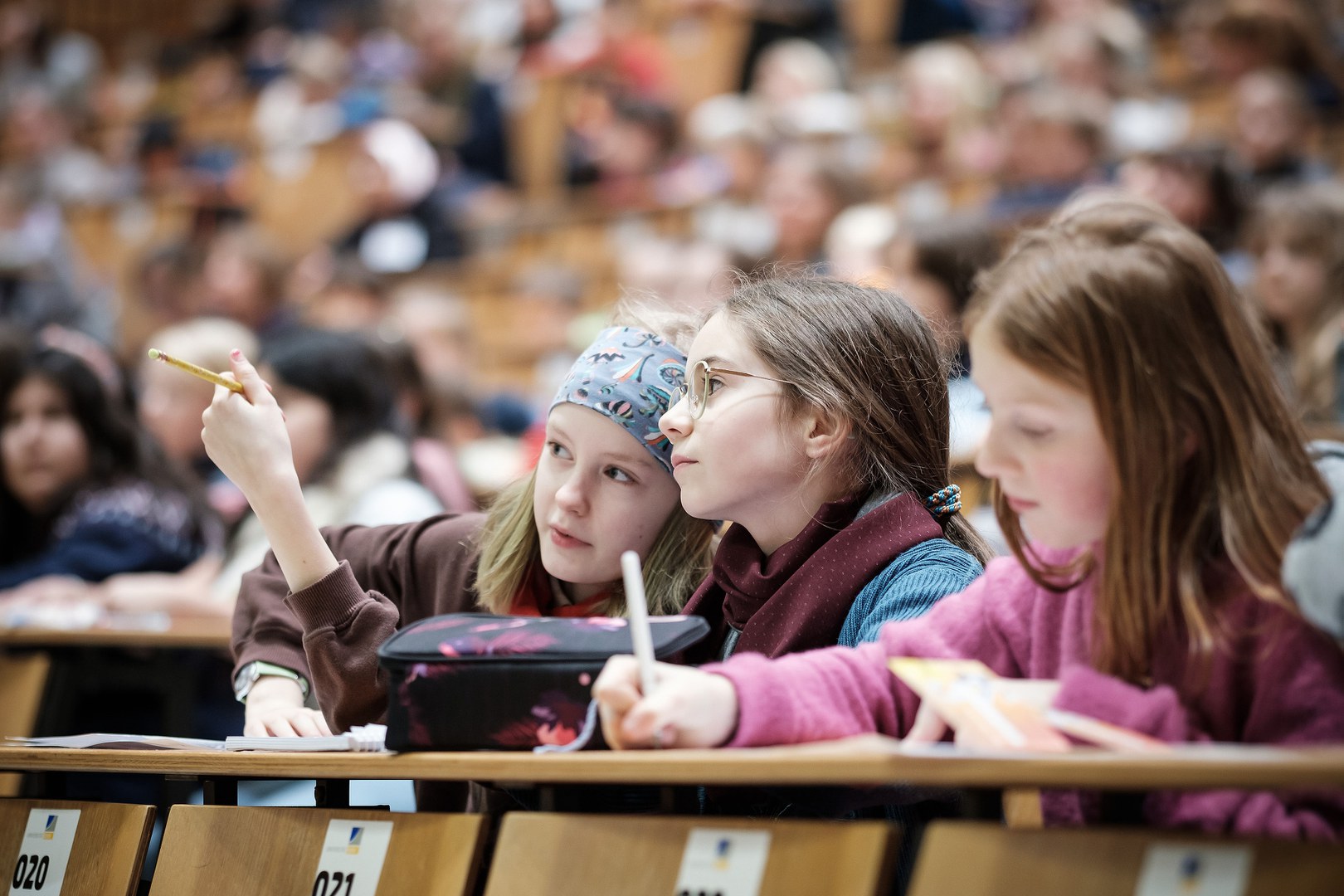 Die Kinderuni Bonn startet am 15. April mit der ersten von sechs Vorlesungen im Wolfgang-Paul-Hörsaal ins Sommersemester.