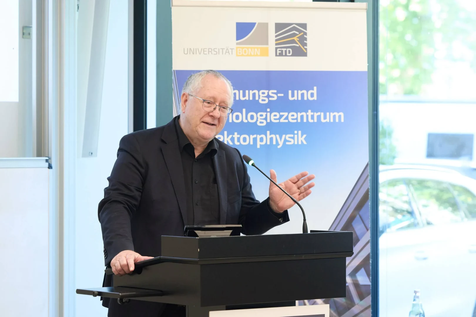 Rektor Prof. Dr. Dr. h.c. Michael Hoch