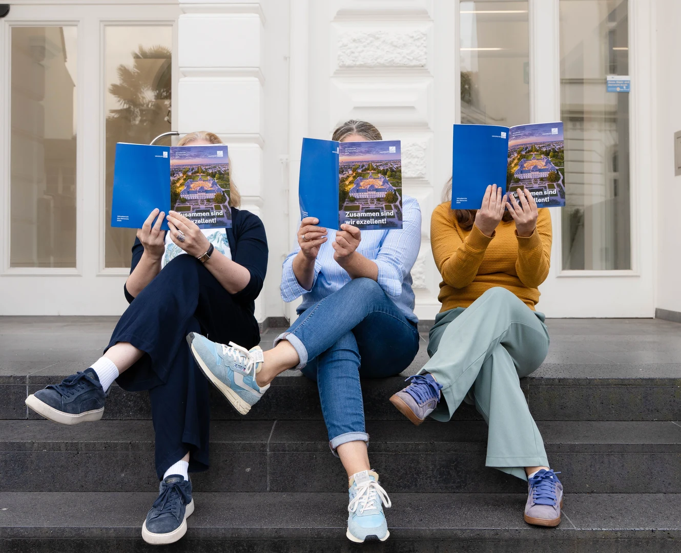 Der Jahresbericht ist sowohl in Print als auch digital erhältlich.
