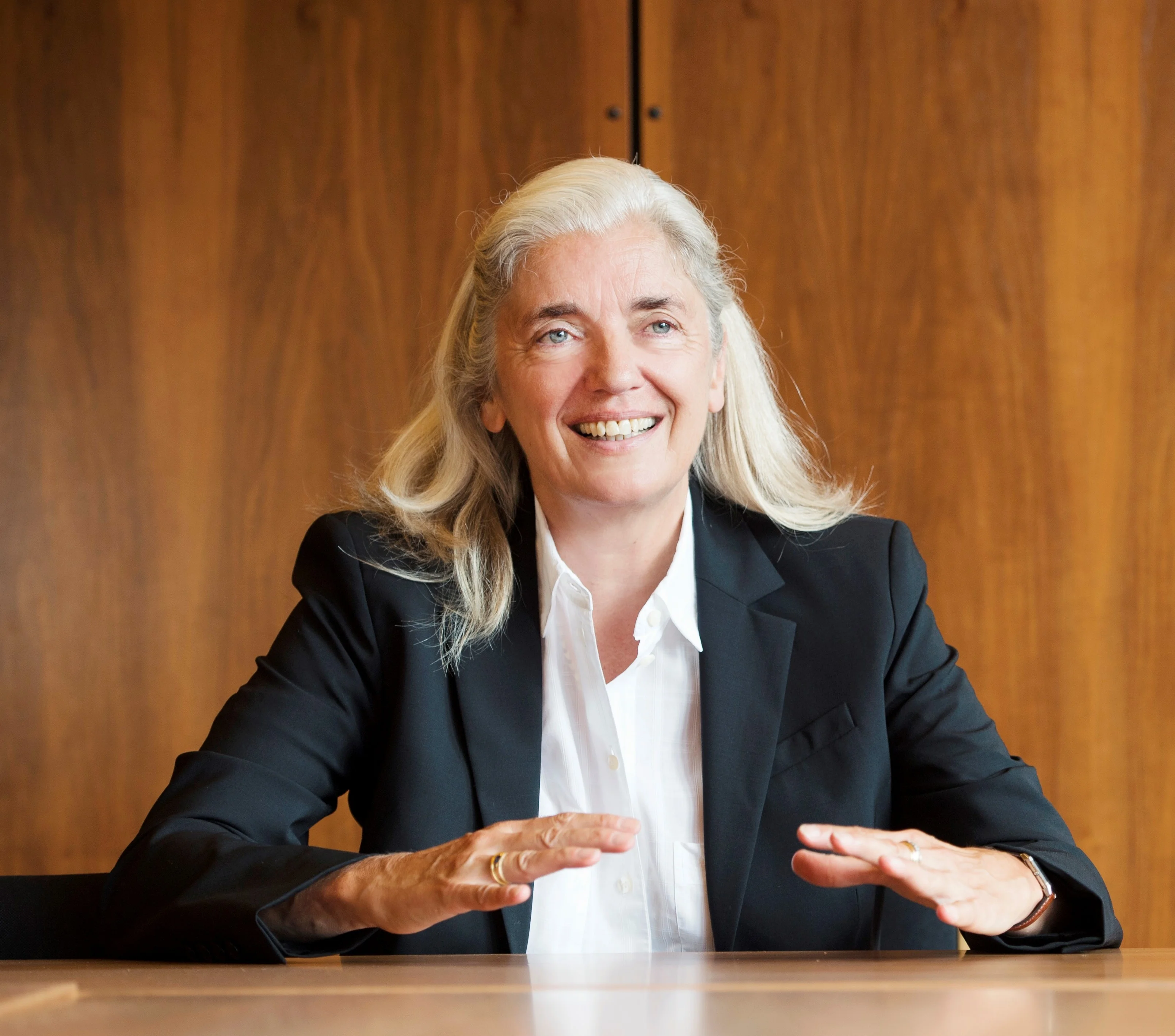 Frau Isabel Pfeiffer-Poensgen