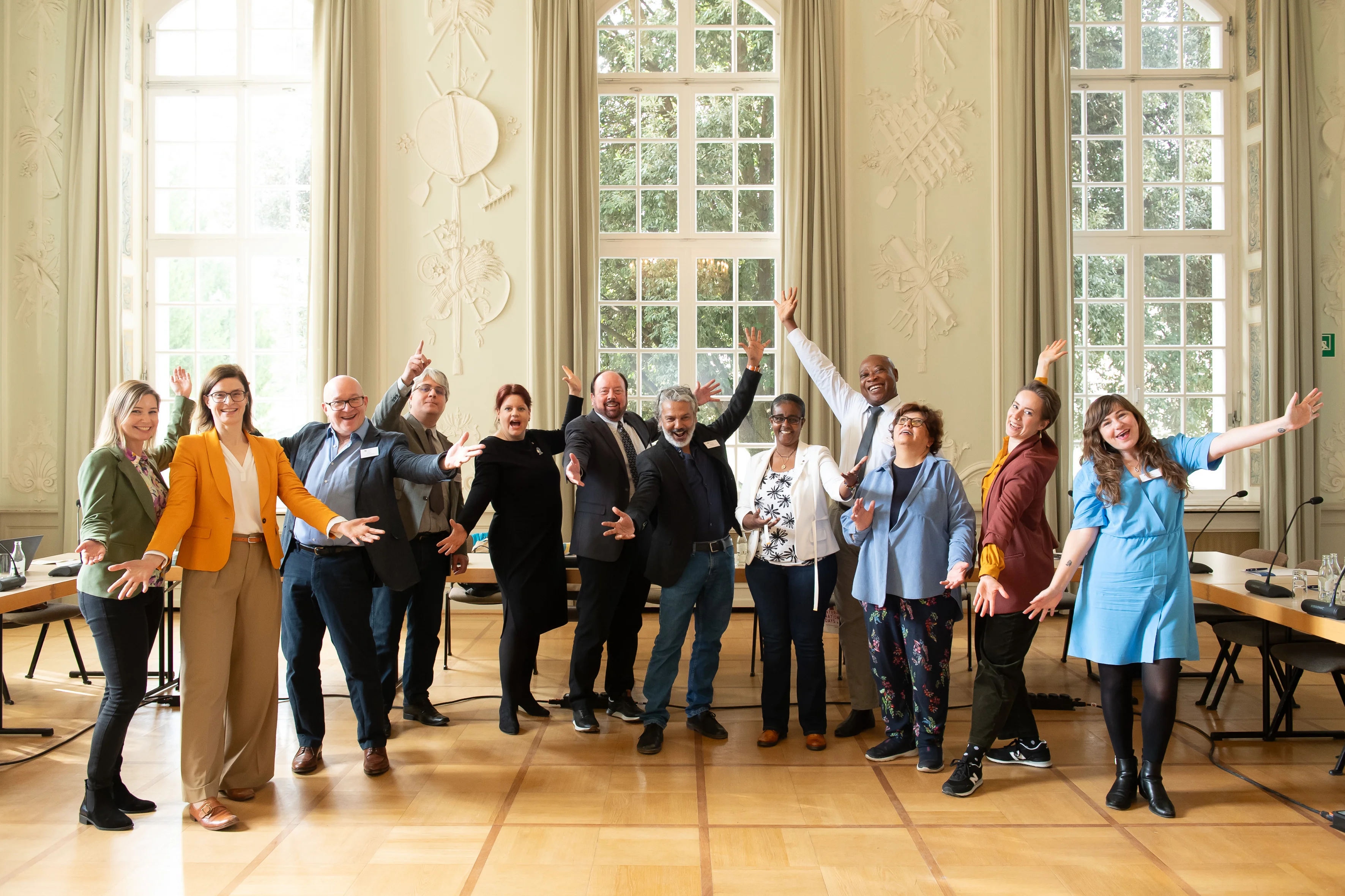 Jubelnde Menschen: Treffen der Bonn University Ambassadors bei den International Days 2024.