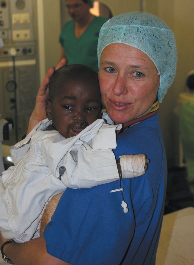 Bild Bonner Anästhesieschwester hilft Kindern in Afrika