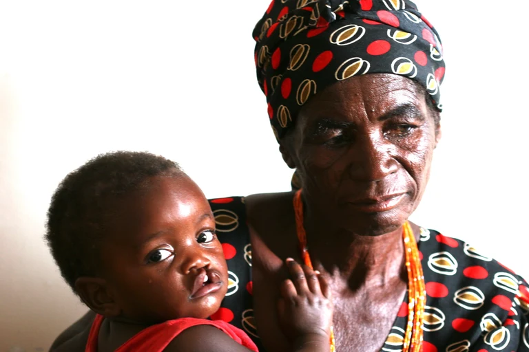 Bild Bonner Anästhesieschwester hilft Kindern in Afrika