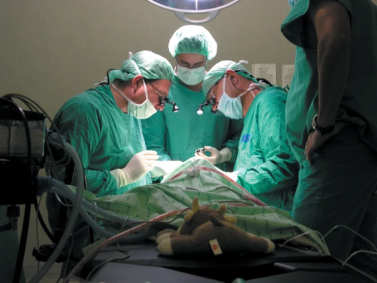 Bild Bonner Anästhesieschwester hilft Kindern in Afrika