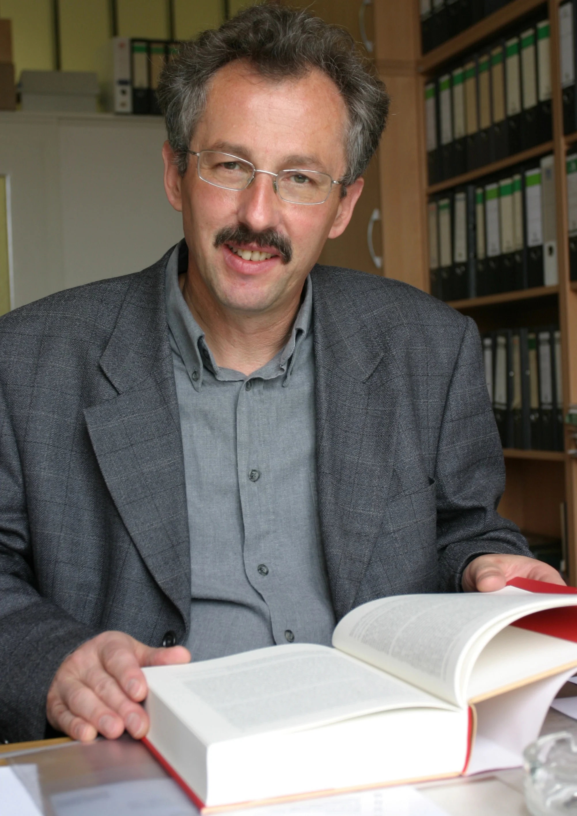 Bild Senat bestätigt die Wahl von Prof. Dr. Jürgen Fohrmann zum Rektor