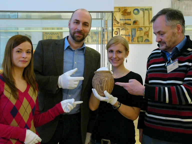 Rund 6.000 Jahre altes Gefäß