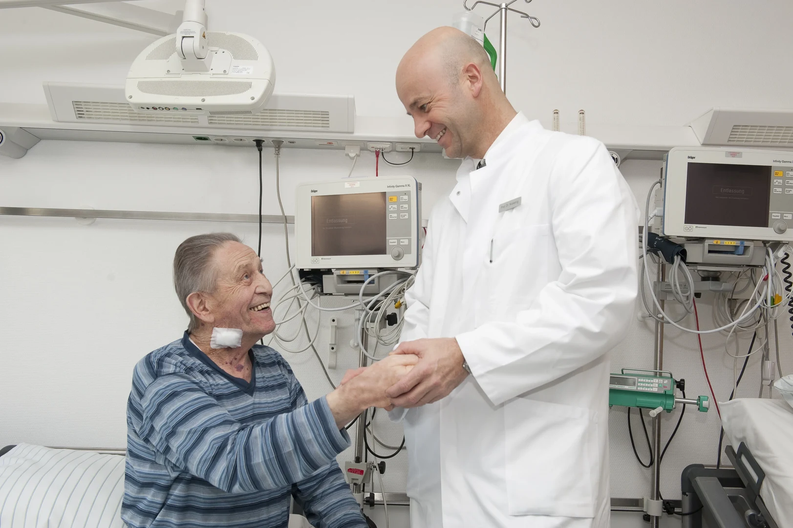 Prof. Nickenig (re) mit seinem Patienten Johann H.